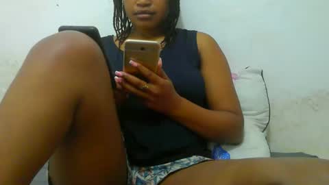 Snapshot of notoy1 chatting on 12.21.25 notoy1 online show from 12.21.25