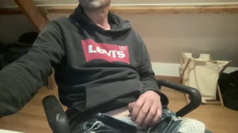 Snapshot of noux69 chatting on 11.13.25 noux69 online show from 11.13.25