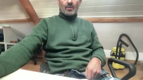 Snapshot of noux69 chatting on 11.17.25 noux69 online show from 11.17.25