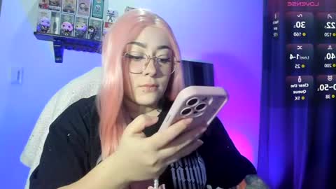 Snapshot of nova_gara chatting on 06.19.26 s online show from 06.19.26