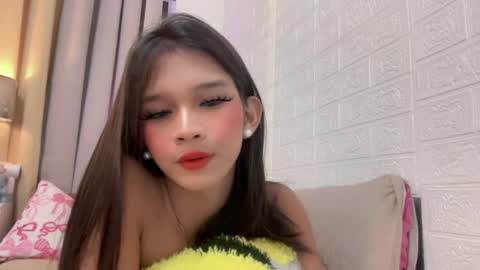 Snapshot of nova_licious chatting on 05.12.26 nova_licious online show from 05.12.26