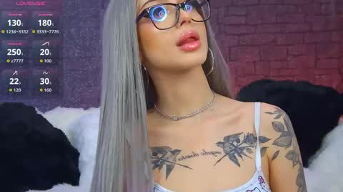 Snapshot of novajadex chatting on 05.16.26 Ariana online show from 05.16.26
