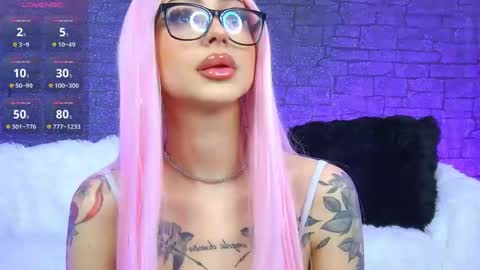 Snapshot of novajadex chatting on 05.22.26 Ariana online show from 05.22.26