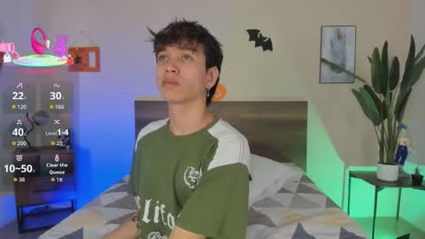 Snapshot of novaybrian chatting on 10.05.25 NovayBrian online show from 10.05.25