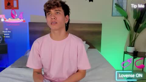 Snapshot of novaybrian chatting on 10.09.25 NovayBrian online show from 10.09.25