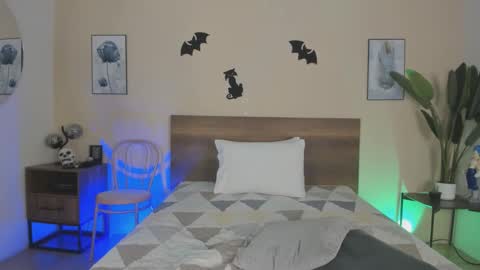 Snapshot of novaybrian chatting on 10.12.25 NovayBrian online show from 10.12.25