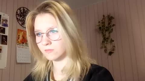 Snapshot of novellahartig chatting on 02.24.26 Sari It is my first day online show from 02.24.26