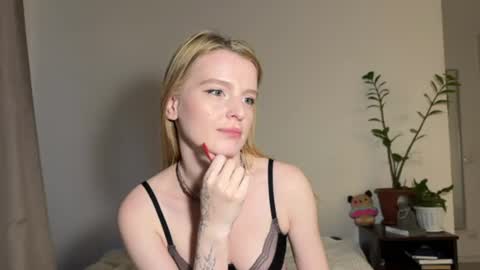 Snapshot of nura_foxx chatting on 06.14.26 nura_foxx online show from 06.14.26