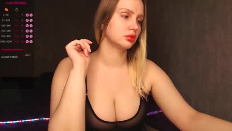 Snapshot of nutcrewlove chatting on 11.11.25 WEELCOMEEEEEEEEEE online show from 11.11.25