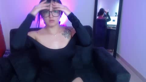 Snapshot of nyahmackenzie chatting on 11.21.25 NyahMackenzie online show from 11.21.25