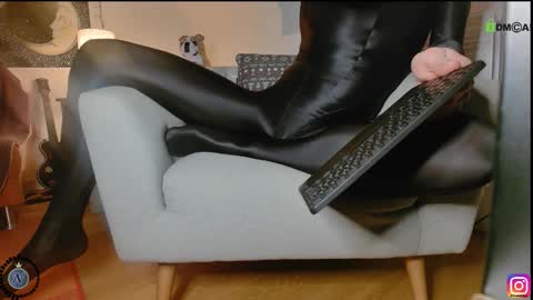 Snapshot of nyl0nnickb0y chatting on 09.28.25 Nyl0nnickb0y online show from 09.28.25