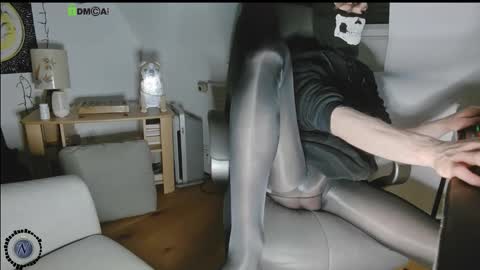 Snapshot of nyl0nnickb0y chatting on 11.11.25 Nyl0nnickb0y online show from 11.11.25