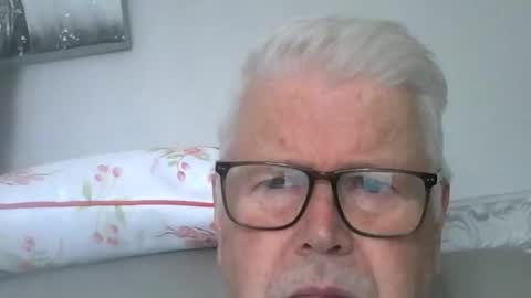 Snapshot of nylonlegs69 chatting on 09.08.25 stockings suspenders mad online show from 09.08.25