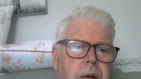 Snapshot of nylonlegs69 chatting on 09.09.25 stockings suspenders mad online show from 09.09.25