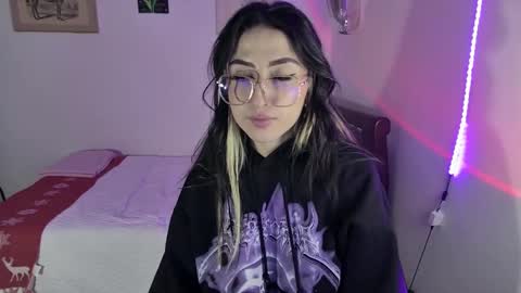 Snapshot of nymph_frida chatting on 12.10.24 Frida online show from 12.10.24