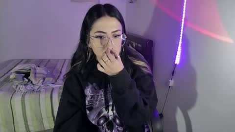 Snapshot of nymph_frida chatting on 02.11.25 Frida online show from 02.11.25