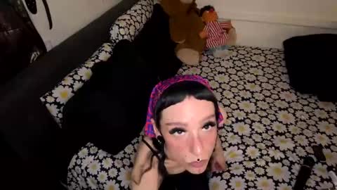 Snapshot of nymphaeaorion chatting on 03.04.25 Nymphaea online show from 03.04.25