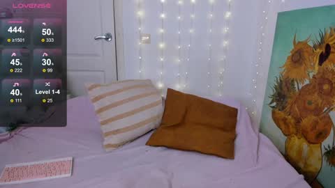 Snapshot of nymphobabee chatting on 01.09.25 crystal 3 online show from 01.09.25