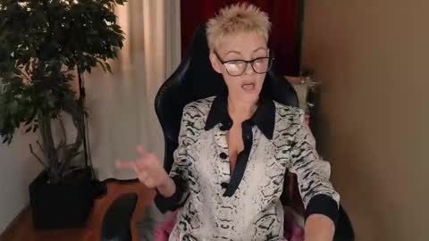 Snapshot of nymphvariety chatting on 11.29.25 nymphvariety online show from 11.29.25