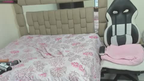 nyomi browm online show from 02.19.25