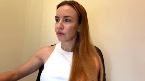 Snapshot of nyxelia_ chatting on 10.20.25 Anastasia online show from 10.20.25