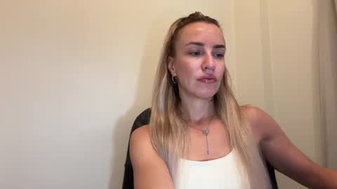 Snapshot of nyxelia_ chatting on 06.16.26 Anastasia online show from 06.16.26