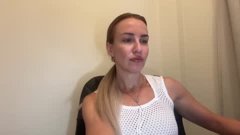 Snapshot of nyxelia_ chatting on 06.17.26 Anastasia online show from 06.17.26