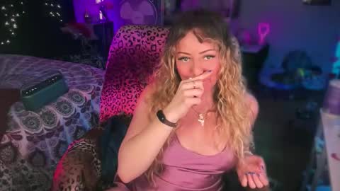 Snapshot of nyxxen chatting on 03.15.26 nyxxen online show from 03.15.26