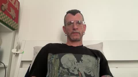 Snapshot of o_johnny_deep_o chatting on 02.23.26 Jonathan Deep online show from 02.23.26