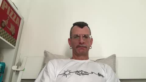 Snapshot of o_johnny_deep_o chatting on 02.25.26 Jonathan Deep online show from 02.25.26