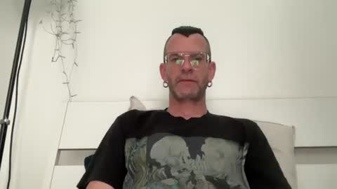 Snapshot of o_johnny_deep_o chatting on 06.13.26 Jonathan Deep online show from 06.13.26