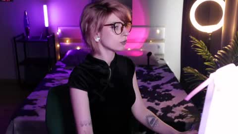 Snapshot of obedientt_ chatting on 06.13.26 Moonlight online show from 06.13.26