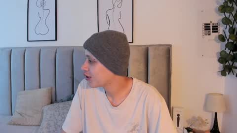 Sara Help me reach 1000 followers online show from 05.14.26