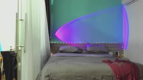 Evie online show from 01.21.25