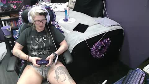 Snapshot of oddywithabody chatting on 02.11.26 Oddy With A Body online show from 02.11.26