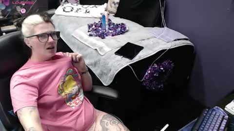 Snapshot of oddywithabody chatting on 02.12.26 Oddy With A Body online show from 02.12.26