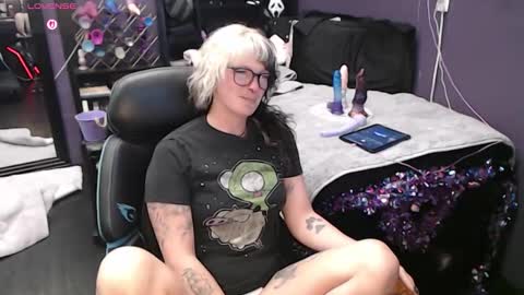 Snapshot of oddywithabody chatting on 02.13.26 Oddy With A Body online show from 02.13.26