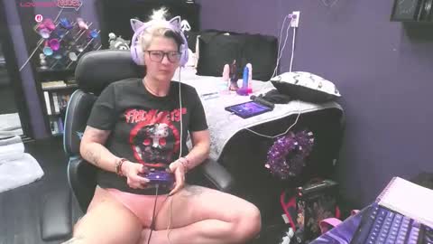 Snapshot of oddywithabody chatting on 02.24.26 Oddy With A Body online show from 02.24.26