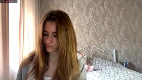 Snapshot of odelinabain chatting on 09.17.25 Mia online show from 09.17.25