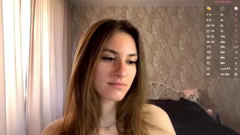 Snapshot of odelinabain chatting on 09.25.25 Mia online show from 09.25.25