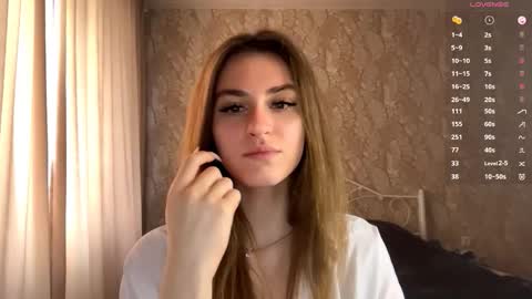 Snapshot of odelinabain chatting on 10.02.25 Mia online show from 10.02.25