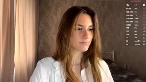 Snapshot of odelinabain chatting on 10.12.25 Mia online show from 10.12.25