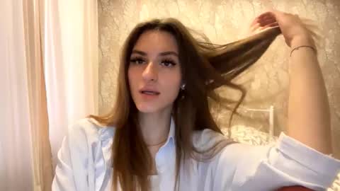 Snapshot of odelinabain chatting on 10.22.25 Mia online show from 10.22.25