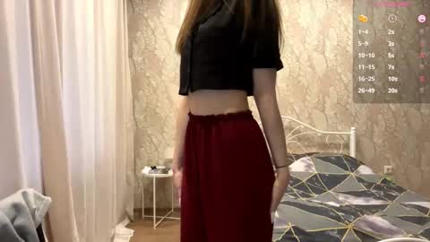 Snapshot of odelinabain chatting on 11.25.25 Mia online show from 11.25.25