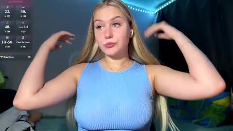 Snapshot of odelindafaro chatting on 06.19.26 Lili online show from 06.19.26