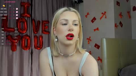 Snapshot of odelyncure chatting on 02.18.25 Lynna online show from 02.18.25