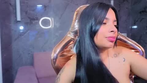 Snapshot of odette_b chatting on 11.18.25 odette_b online show from 11.18.25