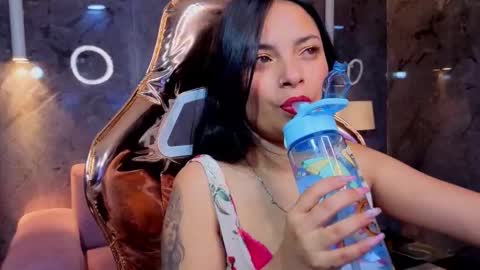 Snapshot of odette_b chatting on 11.25.25 odette_b online show from 11.25.25