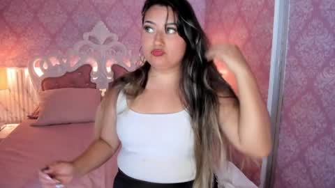 Snapshot of odtte_sweet chatting on 05.27.26 Mia online show from 05.27.26