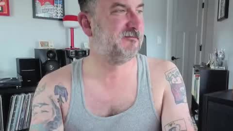 Snapshot of office_dad chatting on 09.16.25 Office Dad online show from 09.16.25